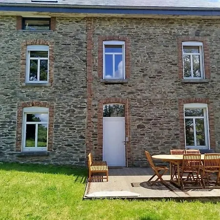 La Maison Des Copaines D'abord! *